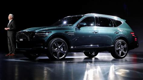 The santa fe was first released worldwide in 2000 and was hyundai's first foray into the suv world. Genesis GV80, SUV Hyundai Pertama Bermesin Diesel 3.000cc ...