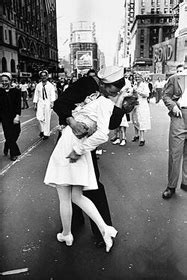US Navy S Lesbian Kiss Makes Waves