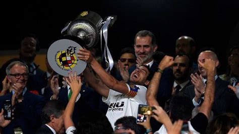 Copa del Rey Final: Leo Messi fails in final again, as Valencia pull of massive victory against ...