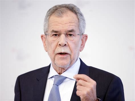 Van der bellen sieht den tag nahen, an dem alle frauen ein kopftuch tragen müssen. Van der Bellen will keine Flüchtlings-Obergrenze: Kritik ...