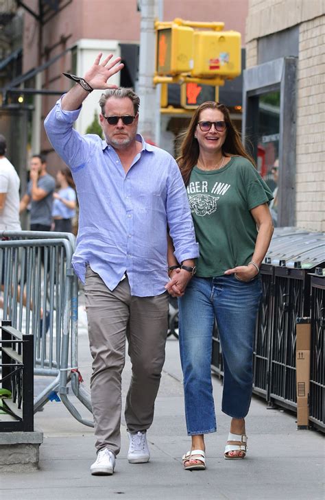 Brooke Shields With Husband Chris Henchy Manhattans West Village