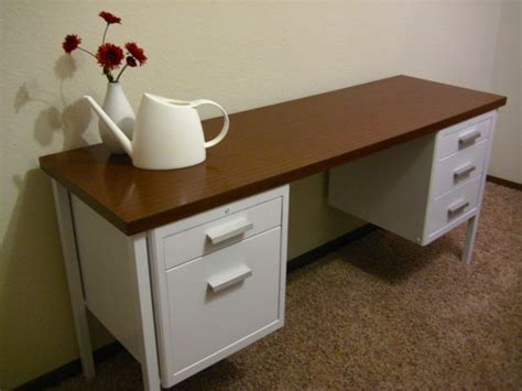 Whether you love the industrial look or you're in need of a durable workstation, a metal desk is a great choice for your office. How To Paint A Metal Desk | MyCoffeepot.Org