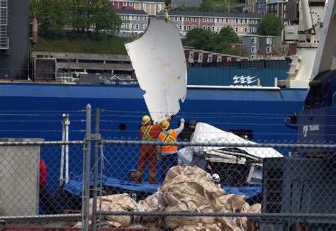 Video Llegan a Canadá los restos del sumergible Titan