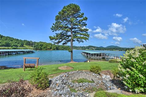 Hiawassee Haven on Lake Chatuge w/ Boat Slip! - Home Rental in Hiawassee