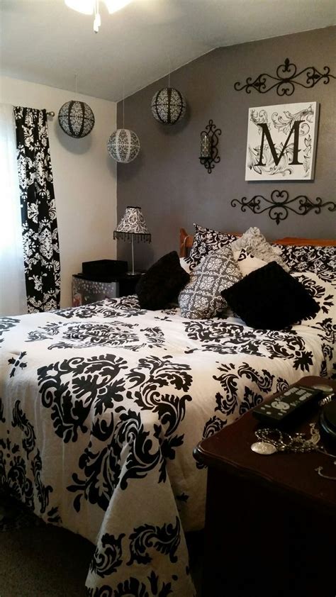 Get inspired and find new ideas for tribal, modern and chic room styles. Best 25+ Damask bedroom ideas on Pinterest | Damask living ...