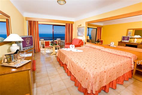 Shop wayfair for the best bedroom wallpaper. Luxury Bedroom With Stunning View of Blue Ocean HD ...