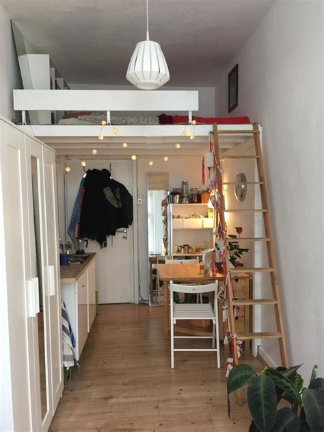 Eine modernisierung der küche ist notwendig. Schönes WG-Zimmer: kleine Wohnfäche mit eingezogener ...