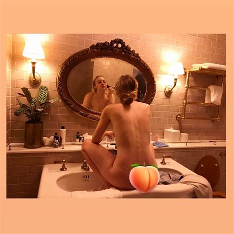 Dakota Fanning Fappening Nude Selfie 1 Photo The Fappening