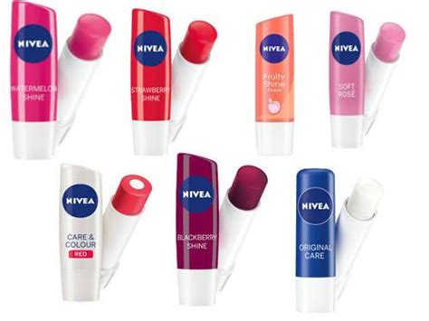 Bagian penutupnya menggunakan warna merah yang mencerminkan strawberry. 10 Merk Lip Balm Terbaik yang Bagus dan Aman Untuk ...