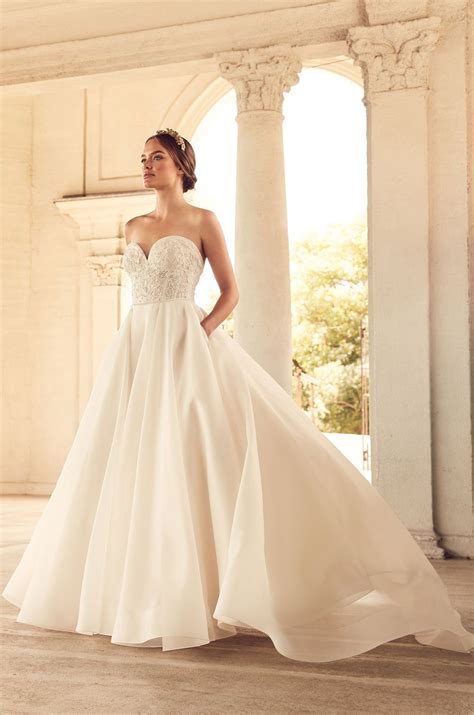 View the entire paloma blanca wedding dress collection. Paloma Blanca 4785 | Wedding dresses, Wedding gowns ...