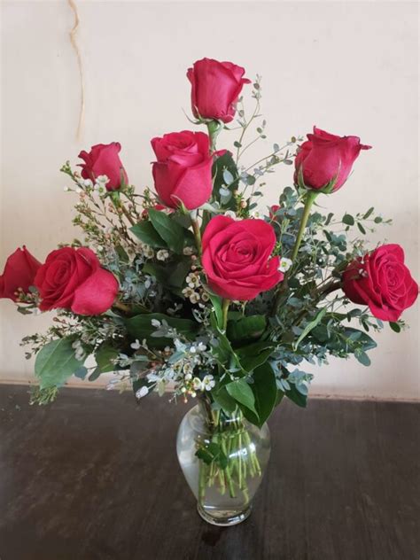 Online Flower Design Class 5 Classic Dozen Roses Arranged In A Vase