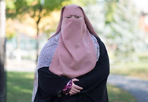 Quebec Women Whove Worn Niqabs Discuss Provinces Controversial Neutrality Bill Infonews