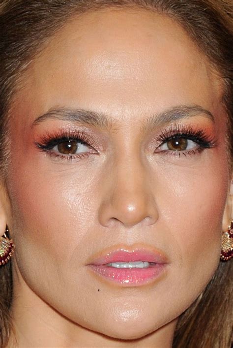 How do we know they're the hottest? Close-up of Jennifer Lopez at the 2015 Met Ball. http ...