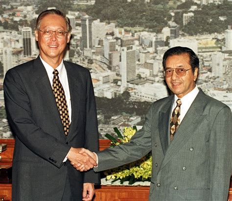 Goh chok tong (right) with lee kuan yew on 26 december 1996 during a pap rally ahead of the 1997 election. Singapore and Malaysia: The Water Issue