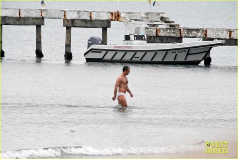 Full Sized Photo Of Jude Law Swims In His Speedo 09 Photo 4270093