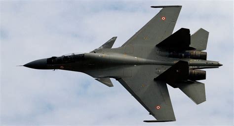 俄媒：印飞行员凭借苏30矢量超机动躲过巴军导弹