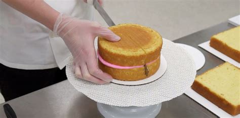 How-To Make a Heart-Shaped Valentine's Day Cake - Cakes.com
