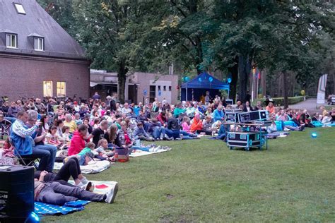 Veel Volk Voor Film In Het Bos