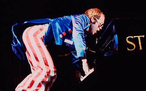 Over the years, the singer has rocked countless outfits at various events that only the star himself could ever do justice. elton john´s pics: Photos: Elton John's Outfits Through ...