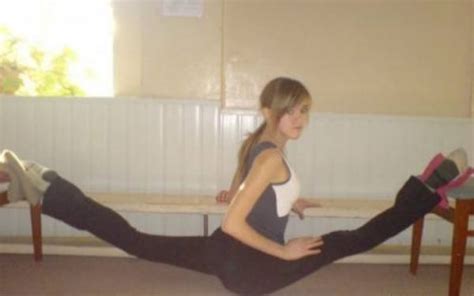 girls doing the splits 98 pics