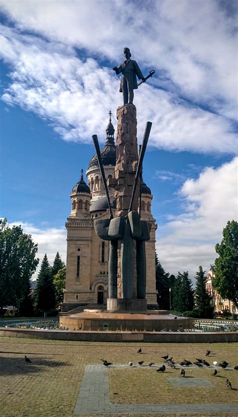With increasing flight links to european cities, cluj is welcoming more and more travellers, who usually shoot off to the apuseni mountains, maramureş or more popular towns in southern transylvania. Cluj-Napoca, Romania | Gallery | Calazan.com