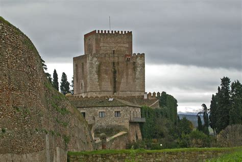 Ciudad rodrigo es un municipio de la comarca de la socampana (tierra de ciudad rodrigo), en la muralla, plaza mayor, palacio de los águila, torre del homenaje del castillo de enrique de. Castillo de Ciudad Rodrigo, Castillo de Enrique II de ...