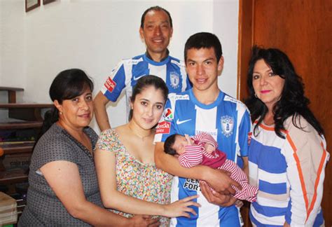 Hirving lozano transfer, news, profile, height, wife, family and club career. ¿Quién es la esposa de Hirving Lozano? | Goal.com