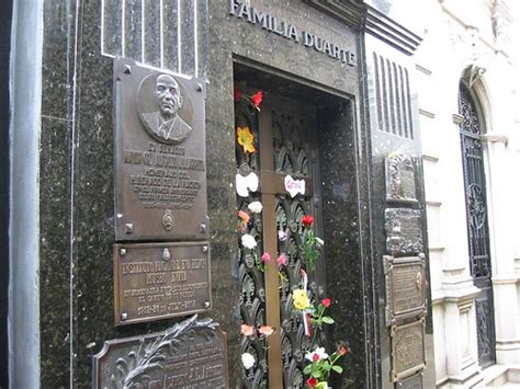 Tumba De Evita Perón Cementerio De Recoleta Buenos Aires Flickr