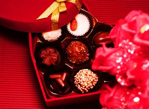 A candy tasting box to give your s.o a delicious valentine's day treat. Best Romantic Valentine's Day gifts for her? | FeelYourLove