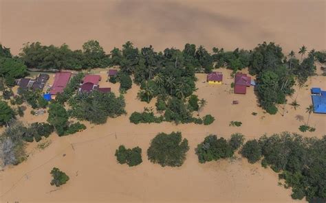 Kebanyakan banjir kilat yang berlaku memberi perhatian kepada banjir di kawasan tanah rendah. Banjir: Beberapa daerah di Pahang belum surut, jumlah ...
