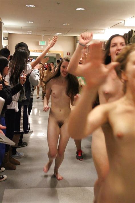 Naked college tyttö kuvia Alasti naiset