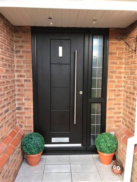 Contemporary internal doors offer the chance to get your internal decor looking modern. Black Dakota | Front doors uk, Composite front door, Front ...