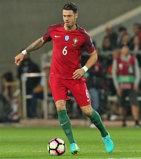 He recieved his first call up for portugal on 3 october 2014 for a friendly against france. Manchester United transfer news: Jose Fonte wanted from ...