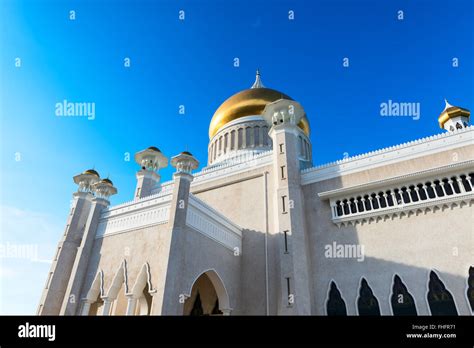 Masjid Sultan Omar Ali Saifuddin Mosque And Royal Barge In Bsb Bandar