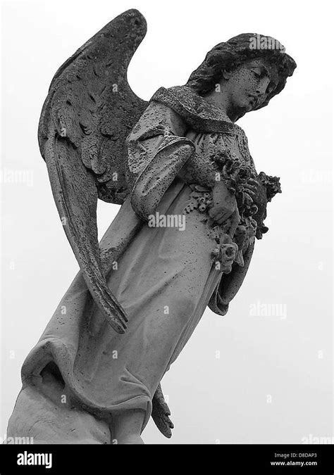 Statue Of Angels Stock Photo Alamy