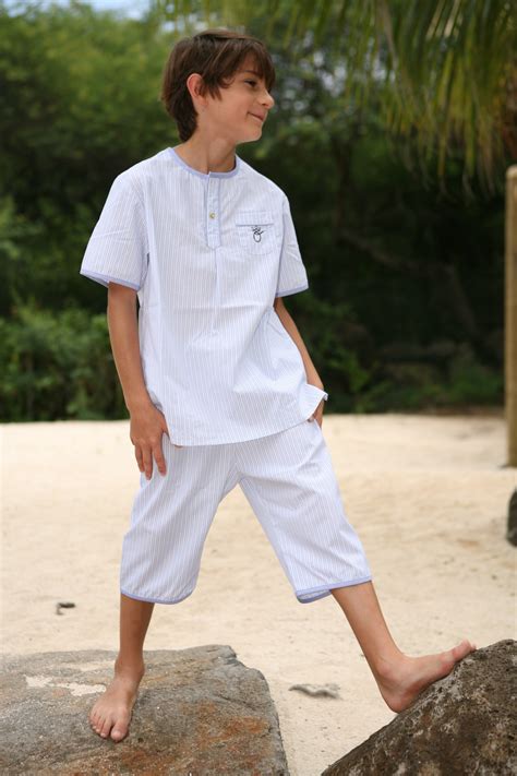 Votre enfant s'apprête à accueillir ses copines à la maison pour une soirée pyjama à l'occasion de son anniversaire ? Pyjama Garçon Hubert Ciel - L'orangerie