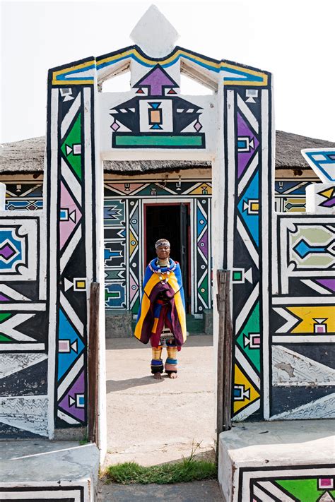 La Sud Africaine Esther Mahlangu Expose à La Galerie Almine Rech