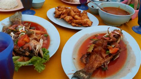 Ikan bakar, while ikan means fish, the term usually refers to a medley of seafood from stingray, seabass ikan bakar terangkat not only serve fresh fish that is brought from the nearby market but they also have a 4. mylife myjourney myway: Muara Ikan Bakar, Port Klang ~lagi ...