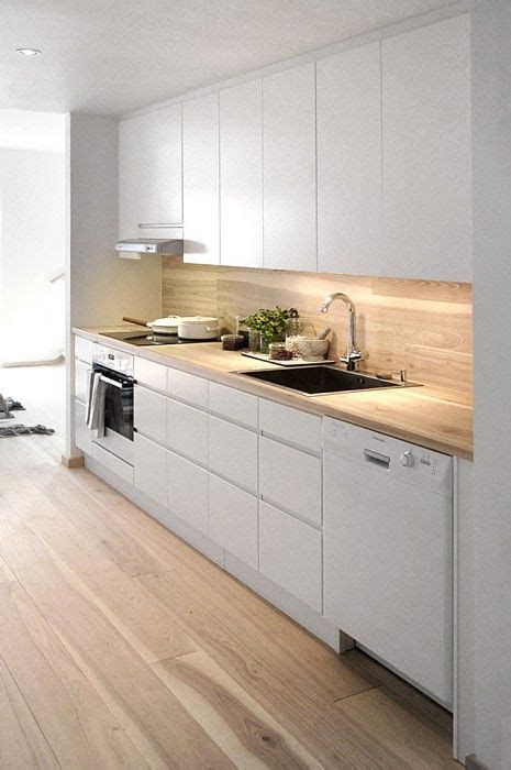 Cocinas azulejos con detalles modernos de luces. 24 Wooden Kitchen Backsplashes For A Wow Effect - DigsDigs