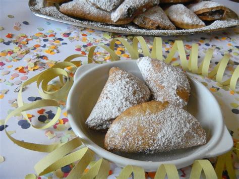Ingredienti per circa 30 ravioli 1 uovo 250 g di. DOLCEmente SALATO: Ravioli di Carnevale con ricotta e ...