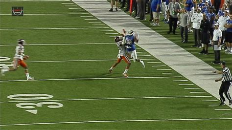 Atkinson goes Willie Mays for over-the-shoulder catch ...