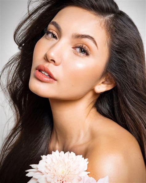 9 Potret Maureen Montagne Miss Globe Filipina 2021