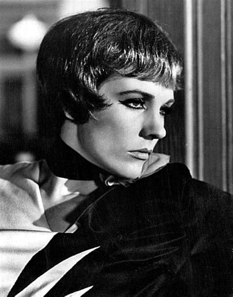 20 Fascinating Black And White Portrait Photos Of Julie Andrews From