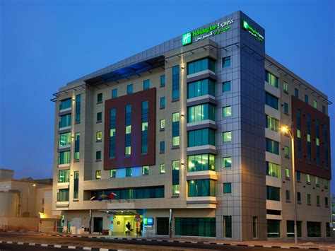 Motel chain, it has grown to be one of the world's largest hotel chains, with 1,173 active hotels and over 214,000 rentable rooms as of september 30, 2018. Holiday Inn Express Dubai - Jumeirah Hotel by IHG