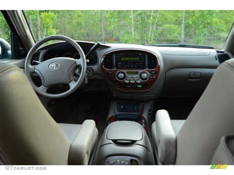 Dashboard icons are displayed in a variety of colors, depending on the system and its status in a specific vehicle. 2006 Toyota Sequoia Limited Dashboard Photos | GTCarLot.com