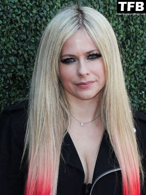 Avril Lavigne Flaunts Her Sexy Boobs At Varietys 2021 Music Hitmakers Brunch In La 80 Photos