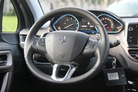As products of the same conglomerate, there's more than a touch of sibling rivalry between the cactus and 2008, but if you're in the market for a bulky budget family. Essai comparatif : Citroën C4 Cactus vs. Peugeot 2008