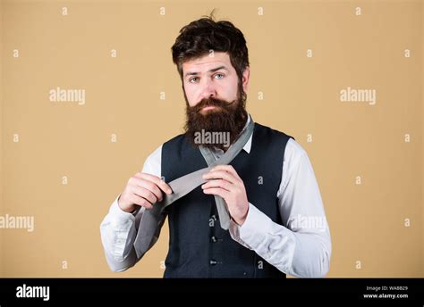 How To Tie Simple Knot Man Bearded Hipster Try To Make Knot Different