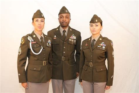 The Pinks And Greens Are Back Us Army Announces New Uniforms Based On