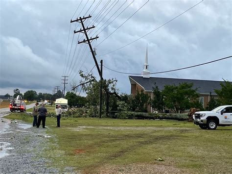 Morton tornado warning sees 'monster twister hit Texas' with shock pics